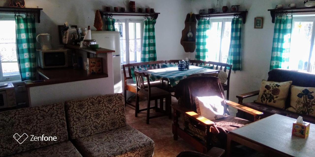 Chalupa s Roubenkou Police nad Metuji Bagian luar foto